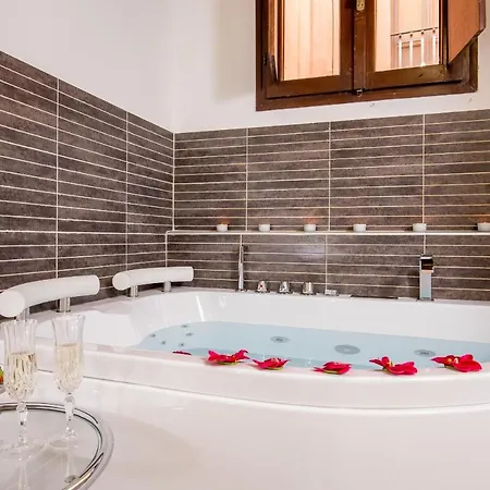 Jacuzzi Campo De Fiori Apartmán *